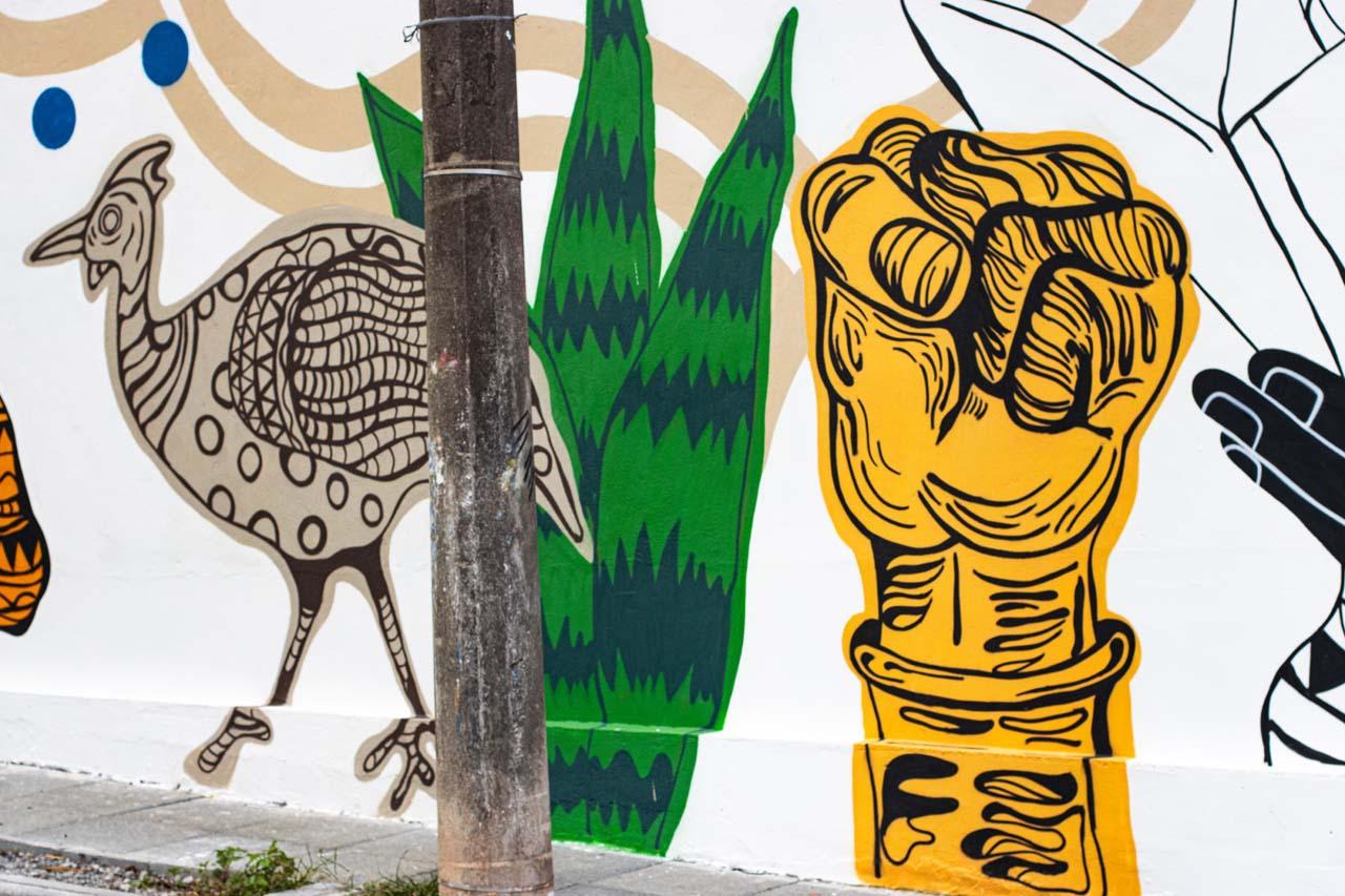 Detalhe de grafite na Casa Sueli Carneiro