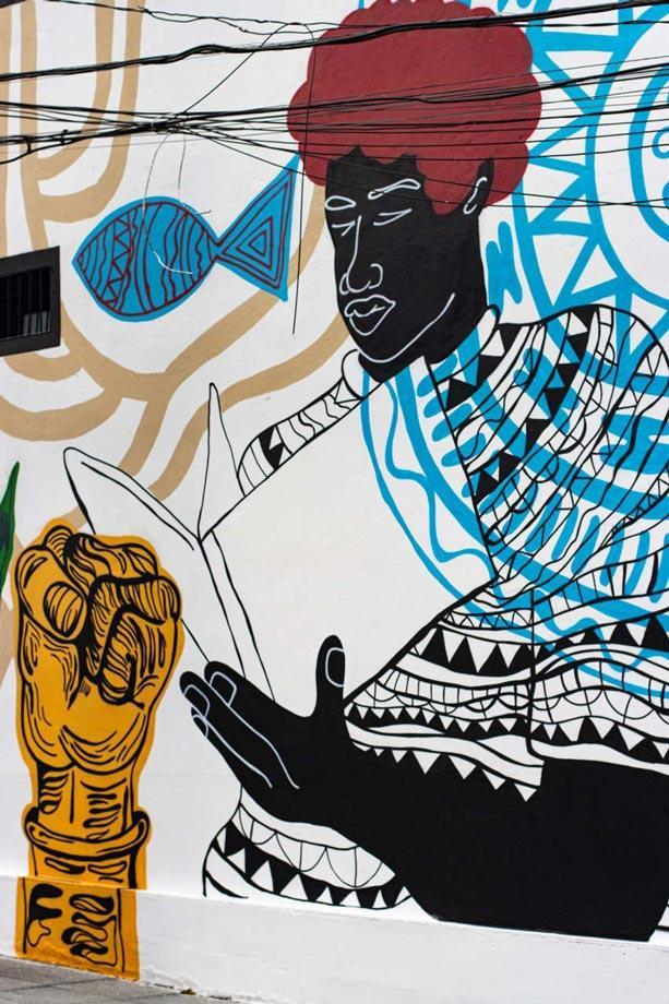 Detalhe de grafite na Casa Sueli Carneiro